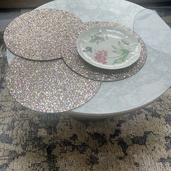Kim Seybert. Four Glittering Chargers or Placemats NWT - Picture 8 of 8